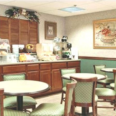 Super 8 By Wyndham Erwin, I-26 Exit 37 Motel Exterior photo